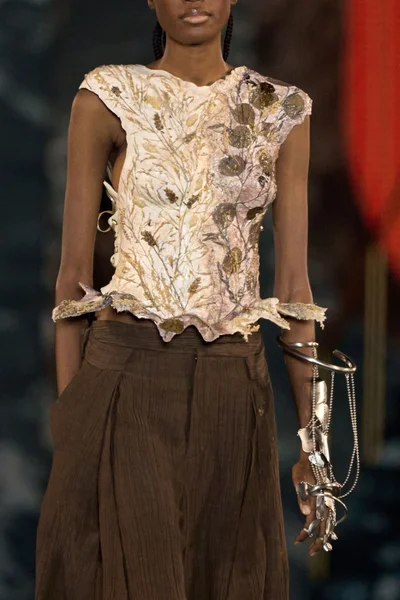 Look 8